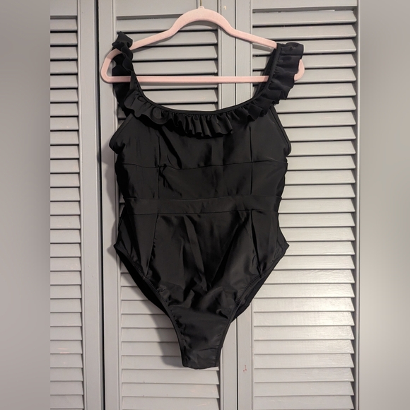 Evie swimsuit in Black - Picture 5 of 11